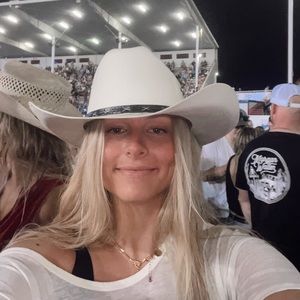 Meet your Posher, Ali